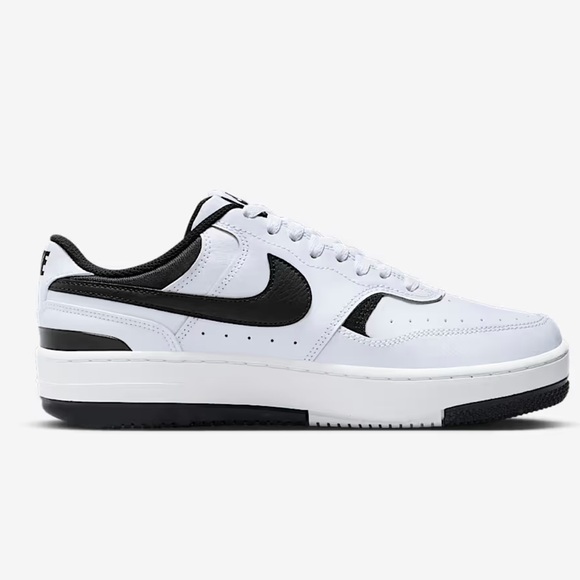 Nike Shoes - Women’s Nike Gamma Force Women’s 7.5 NWT